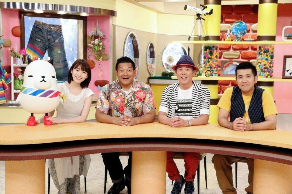 「にじいろジーン」に出演した（左から）飯豊まりえ、山口智充、ガレッジセール・川田広樹、ゴリ＝大阪市内