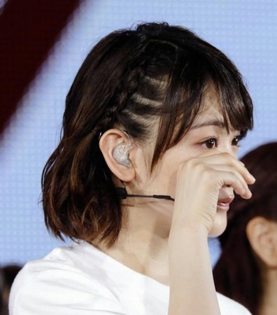 初の東京ドーム公演が決まり涙ぐむ乃木坂４６・生駒里奈＝東京・神宮球場