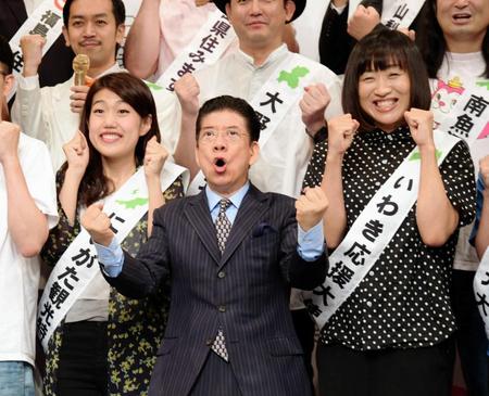 笑いの日をアピールする（左から）横澤夏子、西川きよし、しずちゃん＝東京・ルミネ　ｔｈｅ　よしもと（撮影・金田祐二）