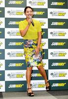 トークを行うすみれ＝日本サブウェイ株式会社本社（撮影・棚橋慶太）