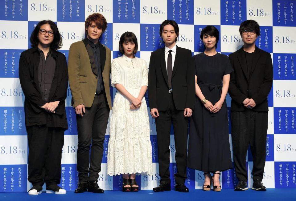 製作報告会見でＰＲする（左から）岩井俊二（原作）、宮野真守、広瀬すず、菅田将暉、松たか子、川村元気（企画・プロデュース）＝東京・パークタワーホール（撮影・開出牧）