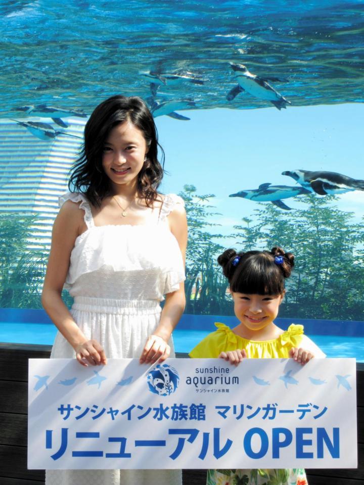 サンシャイン水族館マリンガーデンオープニングセレモニーに登場した（左から）小島瑠璃子、新井美羽＝池袋・サンシャイン水族館