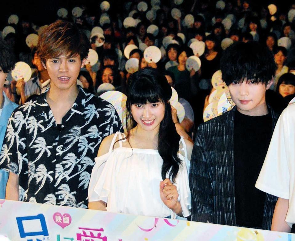 　（左から）片寄涼太、土屋太鳳、千葉雄大＝東京・丸の内ピカデリー