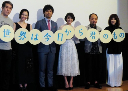 舞台あいさつを行った（左から）尾崎将也監督、比留川游、三浦貴大、門脇麦、マキタスポーツ、ＹＯＵ＝東京・渋谷