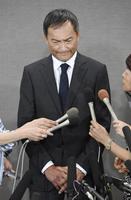 　記者会見する渡辺謙さん＝15日午後、東京都港区