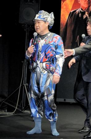 　トランスフォームに失敗した上島竜兵＝東京・日本橋