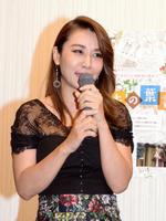 無事に帰国し会見する鈴木紗理奈＝東京・新橋（撮影・開出牧）