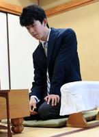 藤井聡太四段＝千駄ヶ谷・将棋会館（撮影・三好信也）