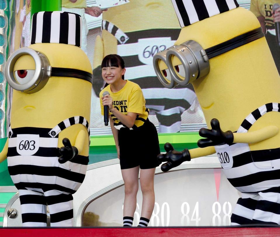　ミニオンたちと登場した芦田愛菜＝都内