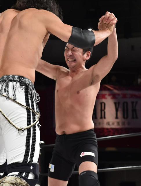 宮根誠司 54歳でプロレスデビュー 長与千種のサソリ固めにギブアップ 無念 芸能 デイリースポーツ Online 宮根誠司 54歳でプロレスデビュー 長与千種のサソリ固めにギブアップ 無念 芸能 デイリースポーツ Online