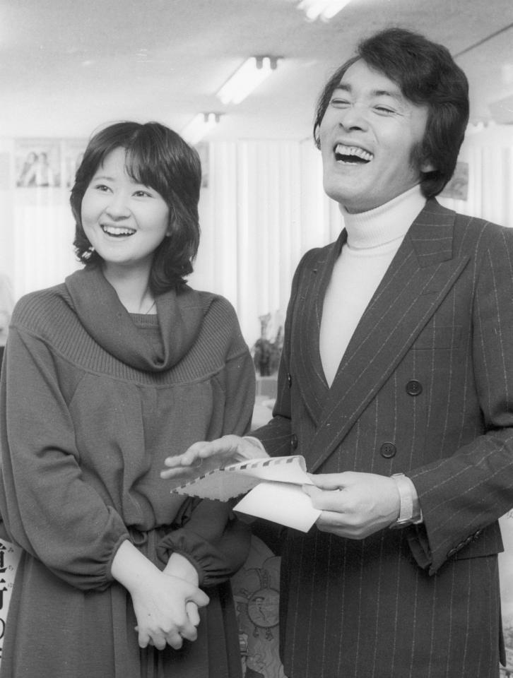 畑中葉子さん（左）とデュエットで、「カナダからの手紙」をリリースした平尾昌晃さん＝１９７８年
