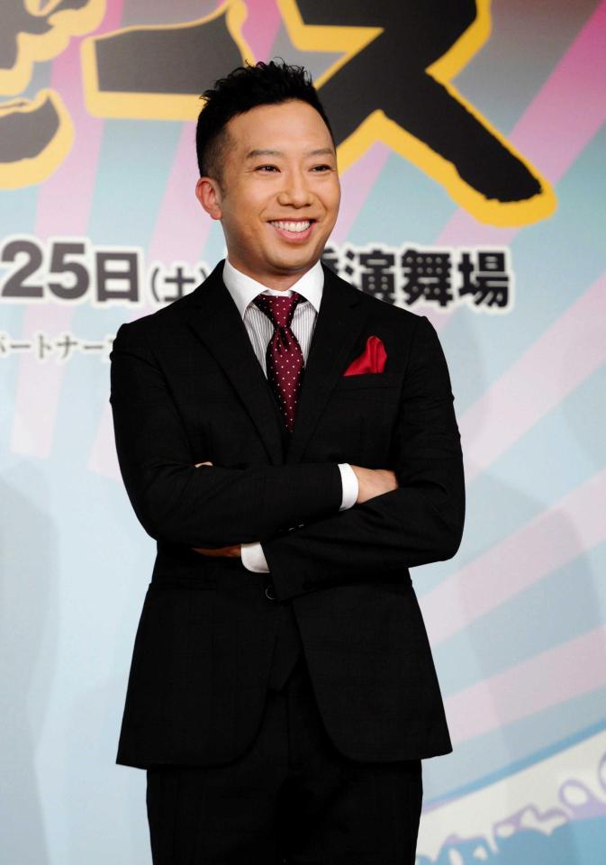 　製作発表でポーズをとる市川猿之助＝東京・銀座東武ホテル（撮影・開出牧）