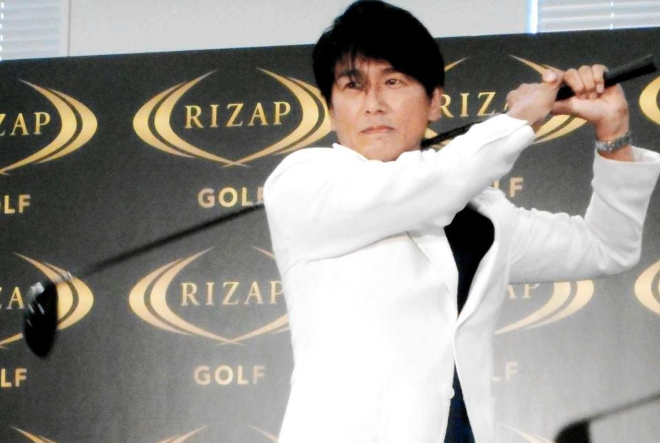 　ライザップゴルフでスコア１００切りを宣言した高橋克典＝東京・北新宿のＲＩＺＡＰ本社