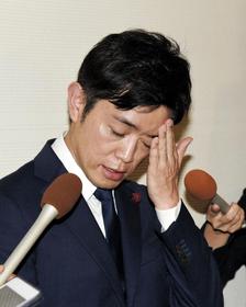 今井議員の相手市議、ツイッター荒れ放題…本人は会見で大汗