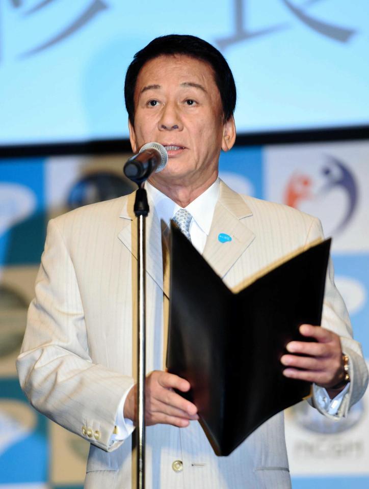 イベントであいさつする杉良太郎　