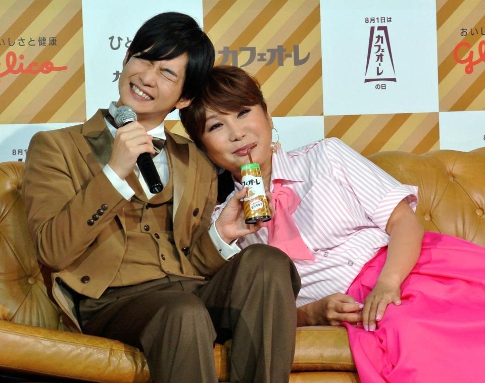 千葉雄大に甘えるはるな愛＝東京・恵比寿