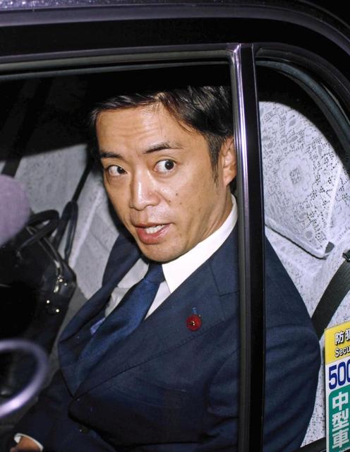 【写真】今井絵理子氏に熱い視線を送る例の元議員