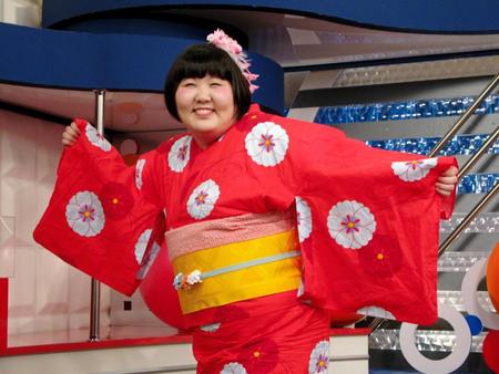 「なにわ淀川花火大会生中継２０１７」でゲストを務める酒井藍＝大阪市内