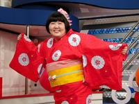 「なにわ淀川花火大会生中継２０１７」でゲストを務める酒井藍＝大阪市内