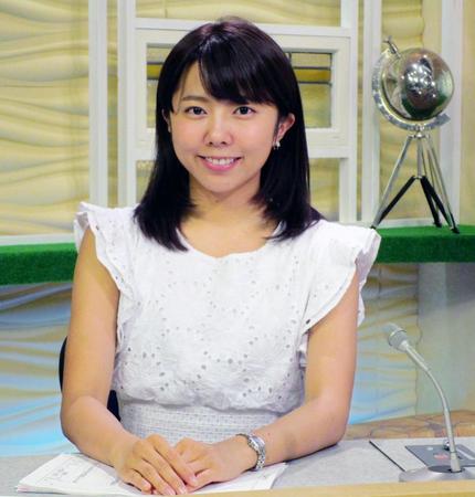 サンテレビでニュース番組に初出演した元ＡＫＢの中村麻里子アナウンサー＝神戸市・サンテレビ