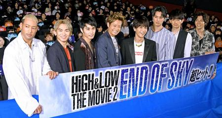 初日あいさつをした（左から）関口メンディー、ＮＡＯＴＯ、中村蒼、黒木啓司、岩田剛典、鈴木伸之、町田啓太、山田裕貴＝丸の内ピカデリー１　