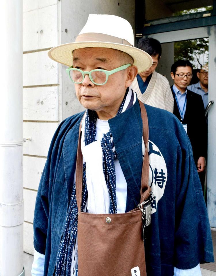 　手術前の最後の高座を終えた柳家小三治＝長野・佐久市内