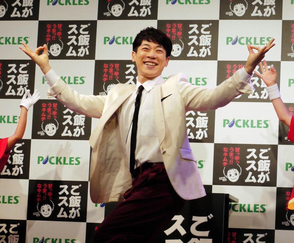 “ご飯がススムダンス”を披露する横山だいすけ＝東京・ベルサール六本木