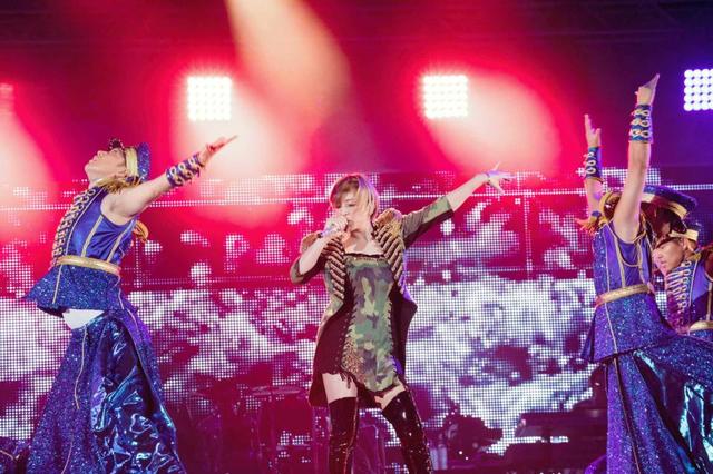 浜崎あゆみ 写真撮影OKの神対応 a－nation大トリ登場/芸能