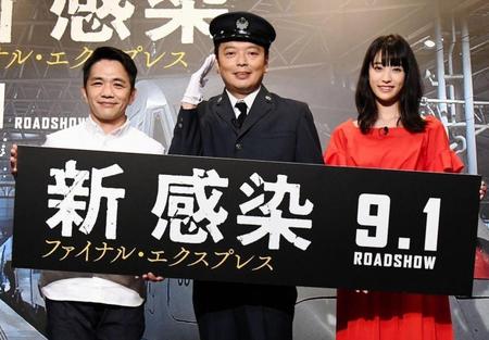 中川家の剛と礼二、高橋ひかる（左から）＝東京・新宿