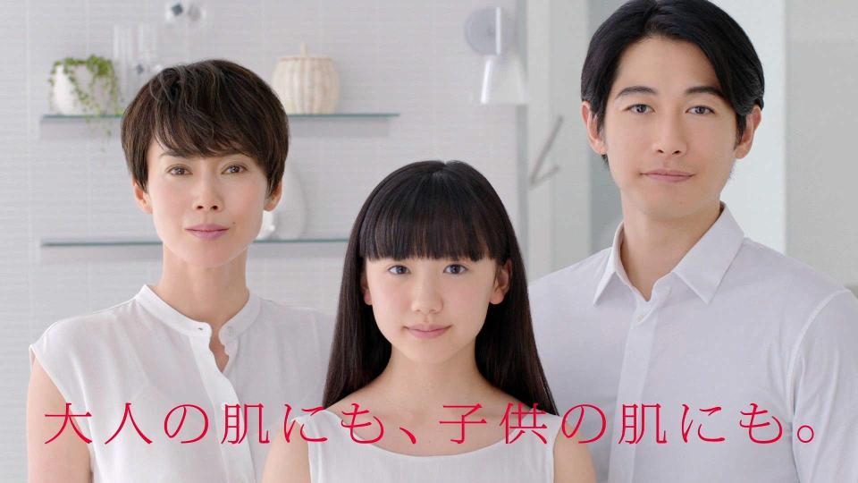 　新ＣＭで共演する（左から）中谷美紀、芦田愛菜、ディーン・フジオカ
