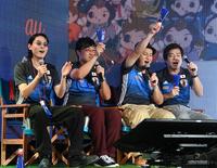 ＰＶ観戦で盛り上がる菅田将暉、南海キャンディーズ・山里亮太、バンビーノの石山大輔、藤田裕樹（左から）＝東京・六本木のニコファーレ