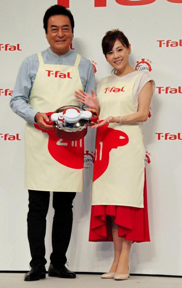 親子で料理に挑戦した高橋真麻（右）と高橋英樹＝東京・恵比寿ガーデンホール