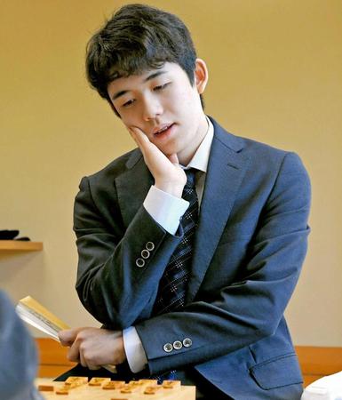 　準々決勝で井出四段に敗れた藤井四段（撮影・三好信也）