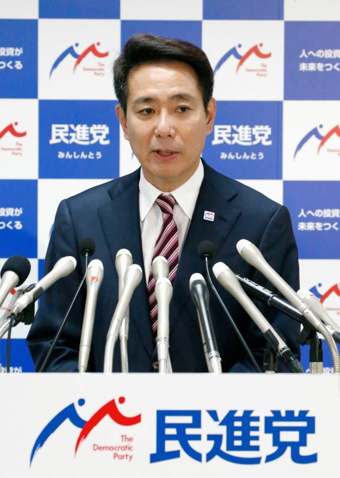 　党役員人事を発表する前原代表