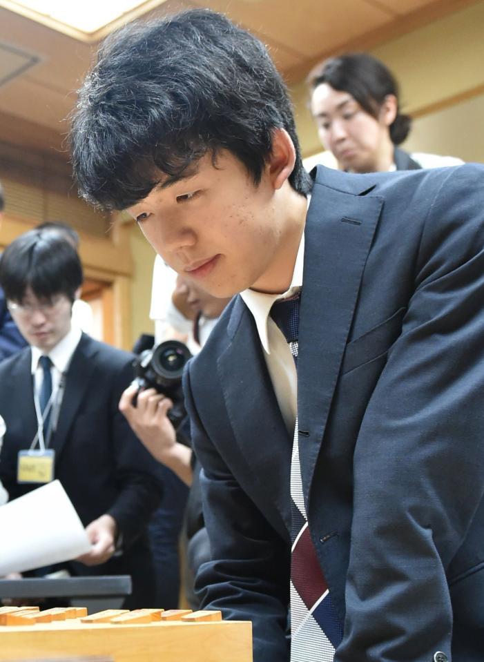 　藤井聡太四段