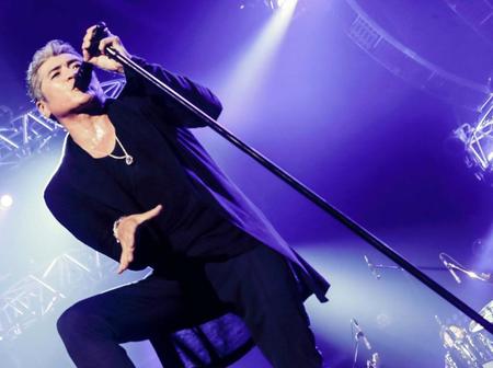 　喉の不安を感じさせず熱唱する吉川晃司＝札幌市のＺｅｐｐ　Ｓａｐｐｏｒｏ