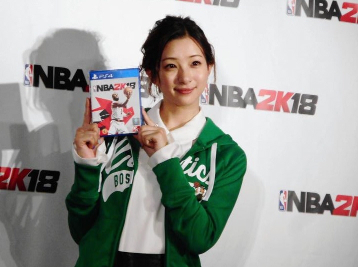 ゲームソフト「ＮＢＡ　２Ｋ１８」の発表会見に登場した足立梨花＝都内