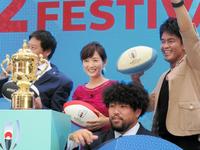 ラグビーＷ杯イベントに登場した（左から）鈴木大地スポーツ庁長官、高島彩、堀江翔太、武井壮＝東京・渋谷