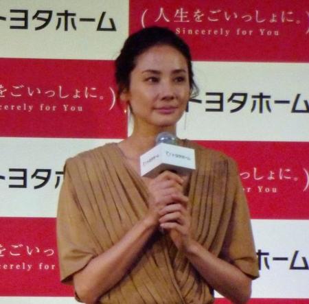 トヨタホーム新ＣＭ発表会に参加した吉田羊＝東京・恵比寿