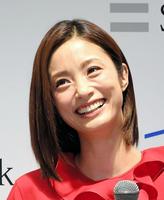 ｉＰｈｏｎｅ８発売セレモニーに登場した上戸彩＝ソフトバンク銀座（撮影・堀内翔）