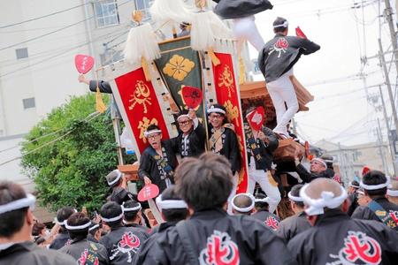 　だんじりに参加した宮川大輔＝大阪府内