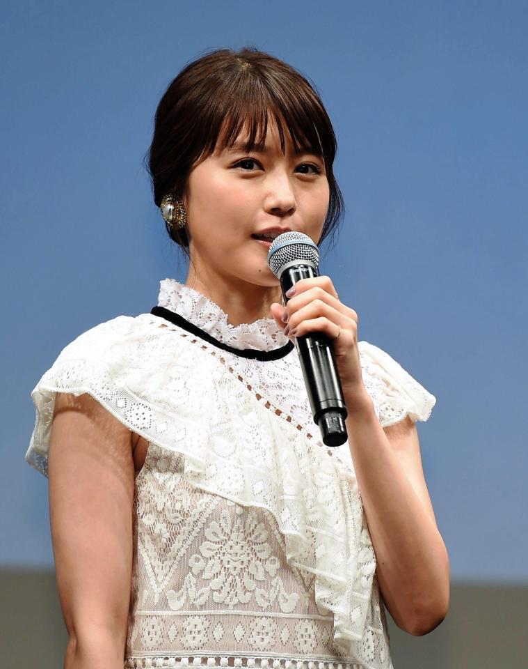 試写会に登場しあいさつする有村架純＝東京・恵比寿ガーデンホール（撮影・開出牧）