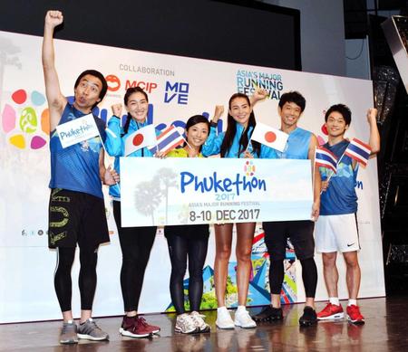 　会見に出席した片岡安祐美（左から３人目）、ワッキー（左端）、庄司智春（同５人目）、おばたのお兄さん（右端）＝都内