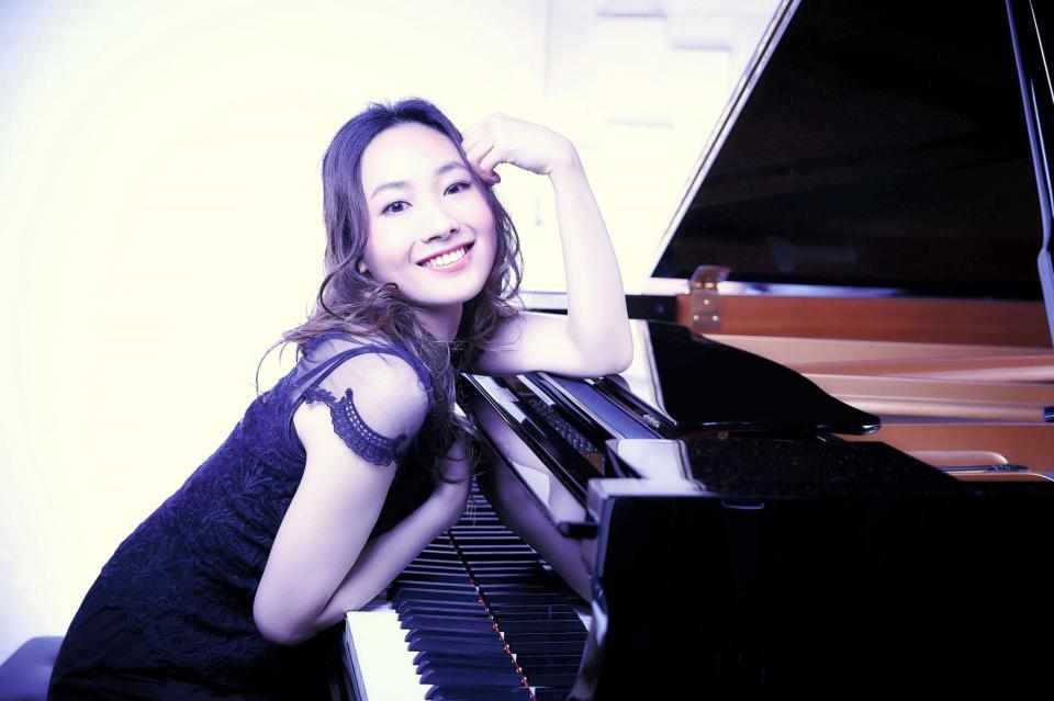 メジャーデビューを果たした美人ピアニストの田中菜緒子