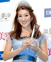 　美魔女コンテストでグランプリに輝いた村田優美さん＝都内