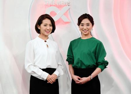 フジテレビ新ニュース番組会見前に笑顔で写真に納まる椿原慶子（左）と松村未央＝東京都港区・フジテレビ本社（撮影・中田匡峻）