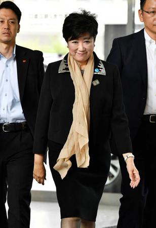 　東京都庁に入る希望の党代表の小池東京都知事