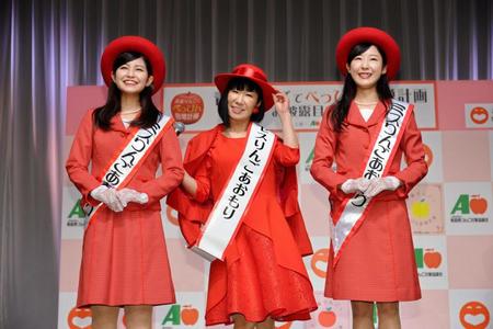 イベントに登場したハイヒール・リンゴ（中央）