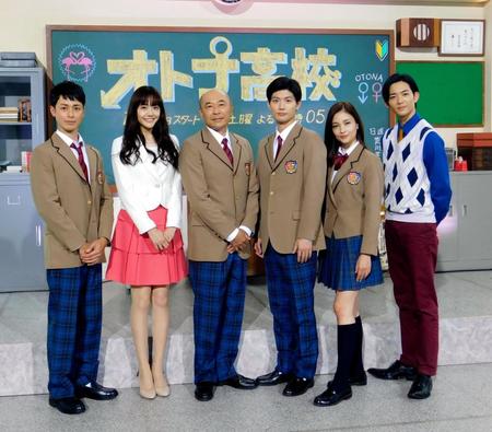 制作発表会見を行った（左から）夕輝壽太、松井愛莉、高橋克実、三浦春馬、黒木メイサ、竜星涼＝東京・六本木のテレビ朝日