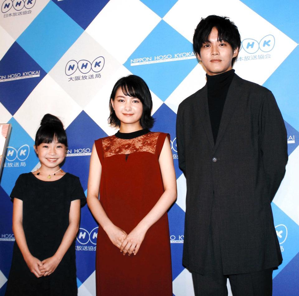 　「わろてんか」に出演中の（左から）新井美羽、葵わかな、松坂桃李